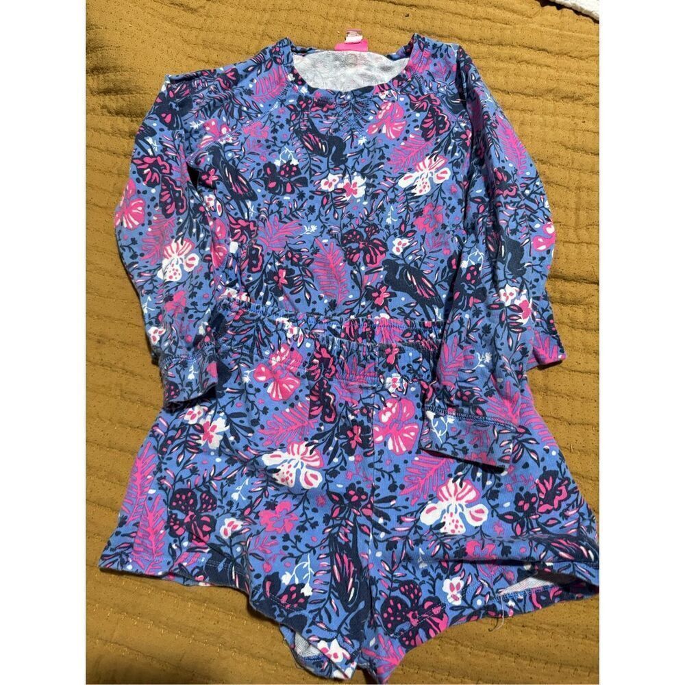 Lilly Pulitzer 2 pc sweater and shorts 8-10 purple and pink very cute